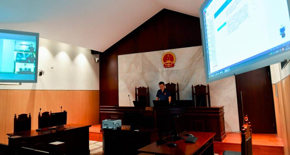 La justicia colombiana comienza a abrirse al mundo de la Inteligencia Artificial pero todavía no existe una alfabetización apropiada sobre el uso de las tecnologías de la información para la toma de decisiones. Si bien hay una sentencia que permite la aplicación de esas herramientas, aún no se ha alfabetizado al respecto FOTOGetty
