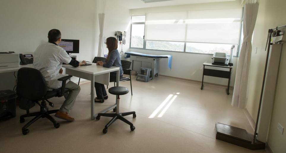 Hay grandes desarrollos de consultorios, centros de imágenes diagnósticas, laboratorios, quirófanos y salas de cirugía que permiten una gran capacidad para tender sin déficit de atención. FOTO Archvio