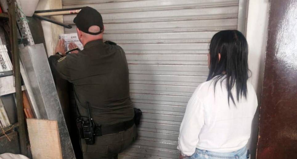 La Policía selló el establecimiento que es reincidente en estas malas prácticas contra la salud pública. FOTO: Cortesía.