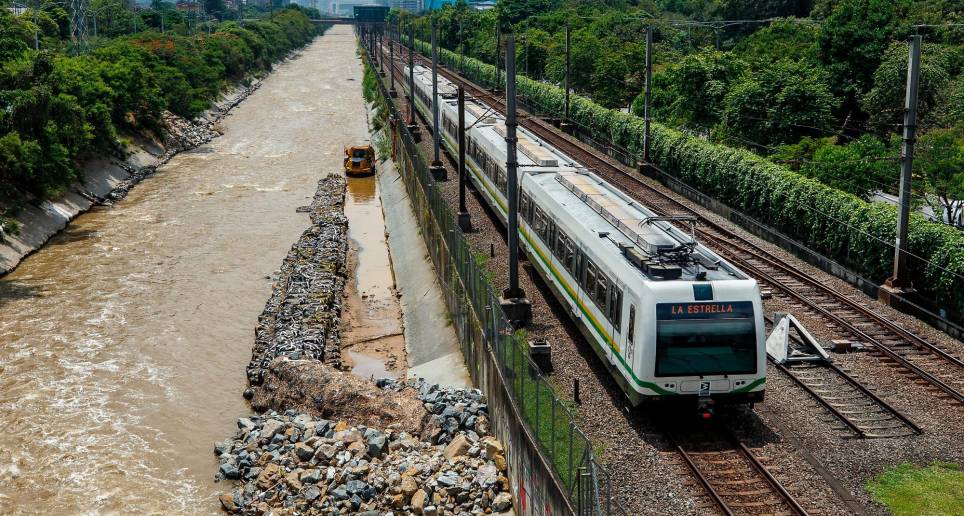 Este punto está entre Poblado y Aguacatala, cerca a la 4 Sur. La maquinaria entra por el costado opuesto. Foto: Camilo Suárez. 