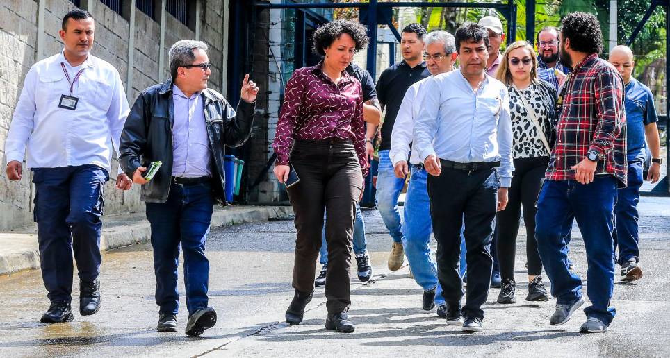 El comisionado de Paz Danilo Rueda celebró los acercamientos con el crimen organizado del Valle de Aburrá el 28 de abril. FOTO Jaime Pérez