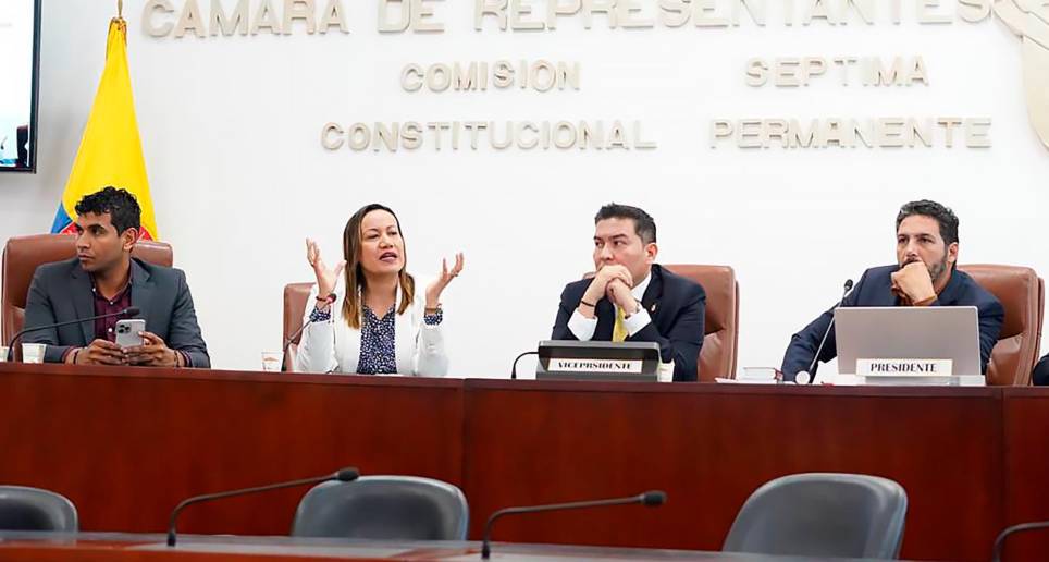 David Racero, presidente de la Cámara; Carolina Corcho, ministra de Salud; y Agmeth Escaf, presidente de la Comisión Séptima. FOTO Colprensa