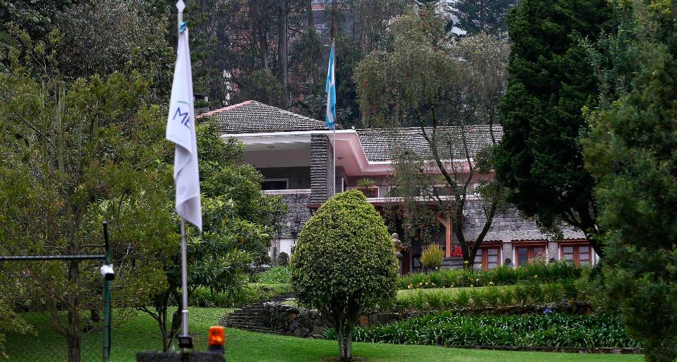 Fotografía de la residencia de la embajada de Argentina en Ecuador. FOTO: EFE