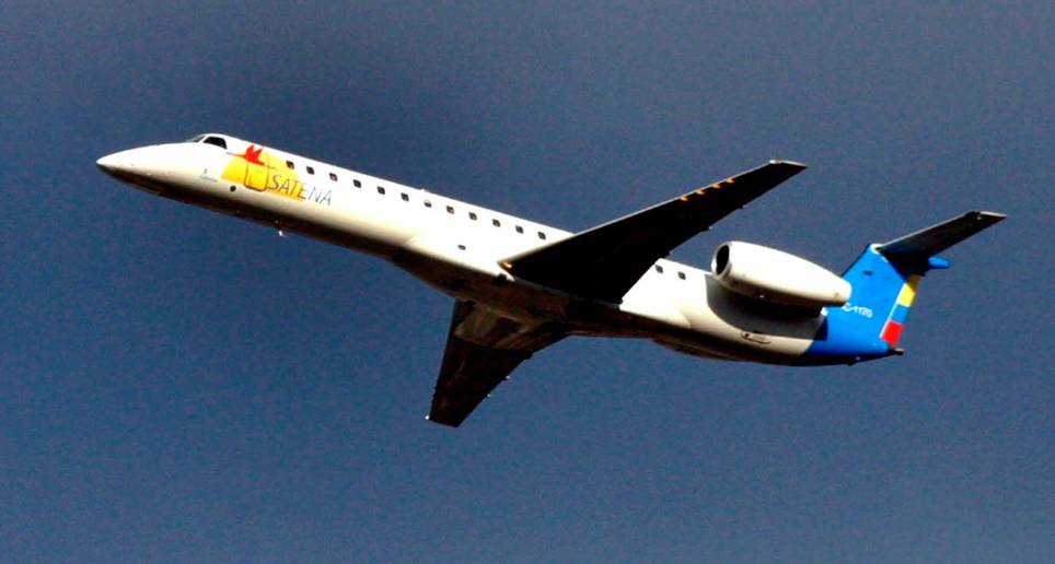 El pasado 3 de marzo, Satena marcó un hito en su historial empresarial con el primer vuelo comercial internacional entre Bogotá y Caracas. FOTO Archivo