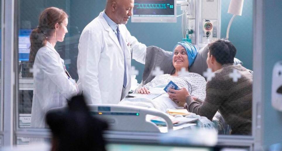 Imagen de Johanna Cure al lado de uno de los actores principales de Grey’s Anatomy, James Pickens Jr., el doctor Richard Webber. FOTO Cortesía