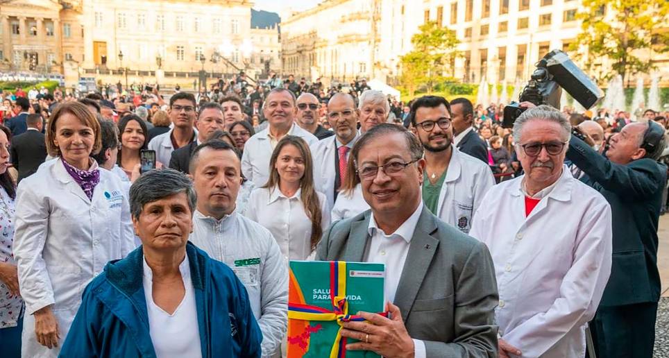 Desde el 13 de febrero, cuando Gustavo Petro presentó la reforma, el Gobierno intentó buscar consensos con los partidos de su coalición, pero no lo logró. FOTO Cortesía Presidencia