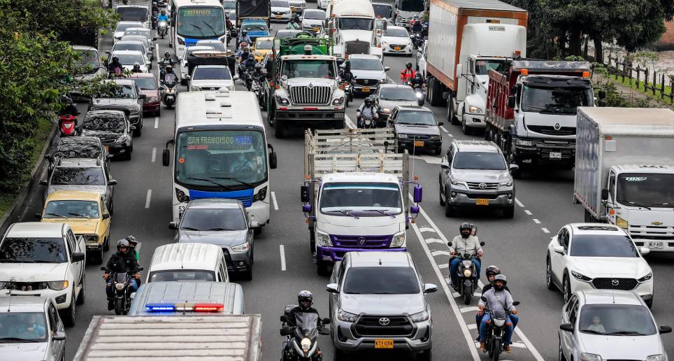 Si sus vehículos o motos tienen estos dígitos en la placa mejor absténgase de salir en ellos. FOTO JAIME PÉREZ