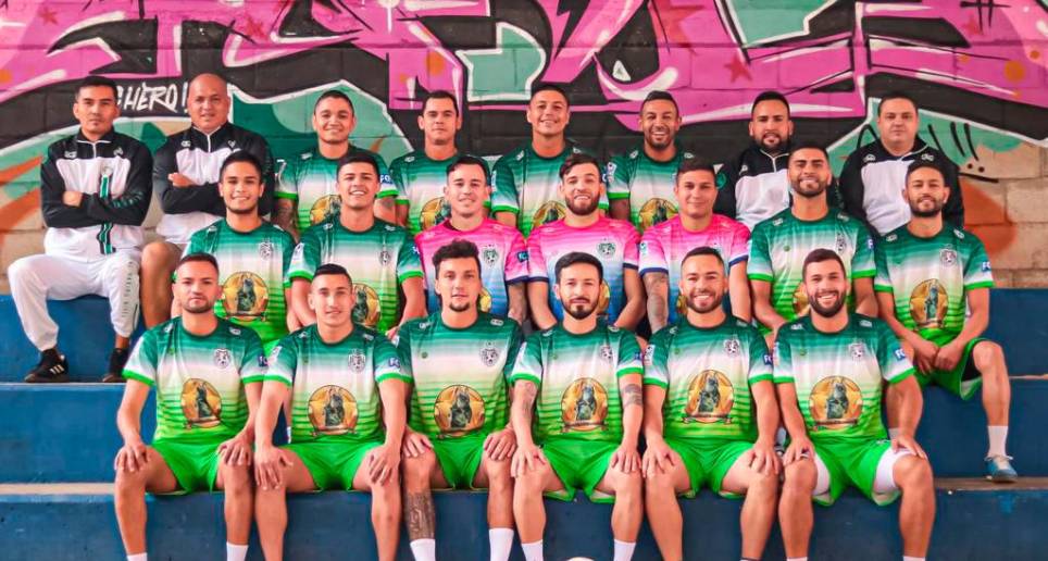 Esta es la nómina campeona de la Superliga de futsal. Varios gozan de experiencia internacional. FOTO foto cortesía Apartadó Real Antioquia 