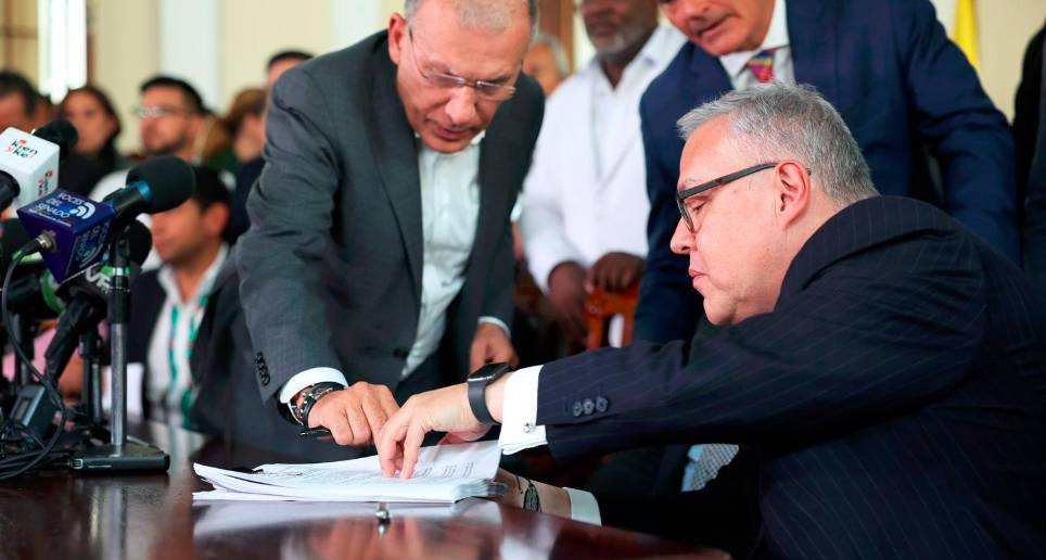 El presidente del Congreso, Roy Barreras, y el ministro de Justicia, Néstor Osuna. FOTO: CORTESÍA