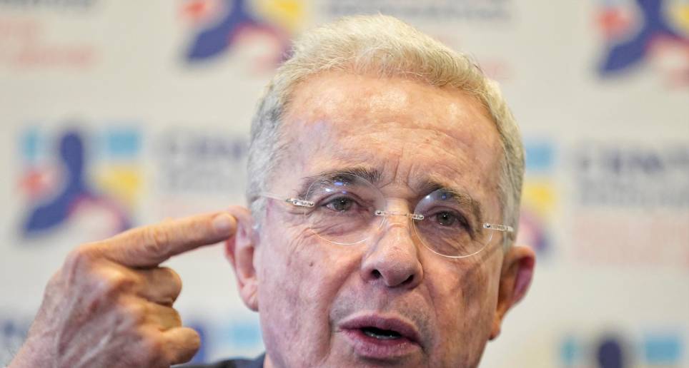 El expresidente Álvaro Uribe Vélez pidió que le den aval a los exmiebros de las Farc. FOTO: COLPRENSA