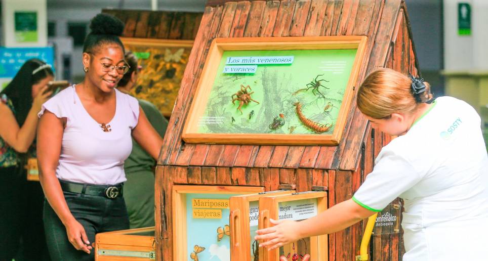 Bichomóvil es una estrategia para acercar a la gente al mundo de los insectos. Foto Esneyder Gutiérrez
