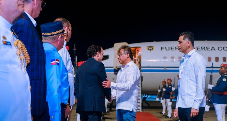 El presidente Gustavo Petro aterrizó en República Dominicana en la noche del viernes. FOTO Andrea Puentes, Presidencia de la República