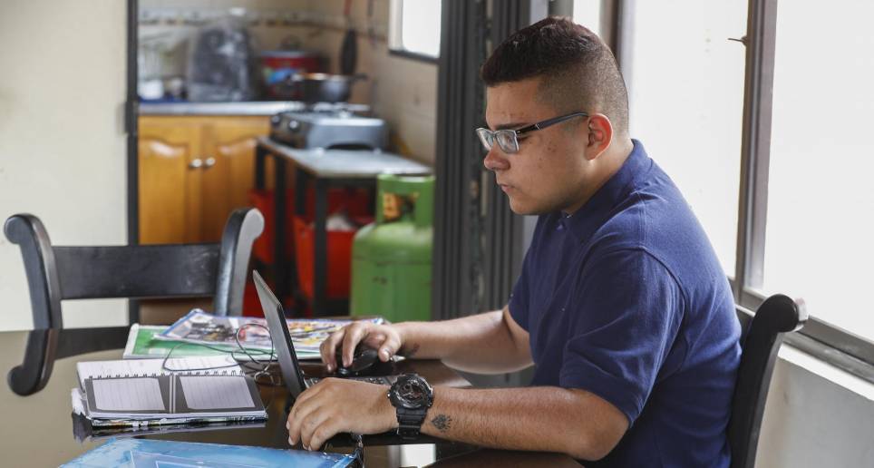 La modalidad de los cursos es virtual y tiene una duración de 60 horas. Foto: Manuel Saldarriaga - Imagen de referencia.