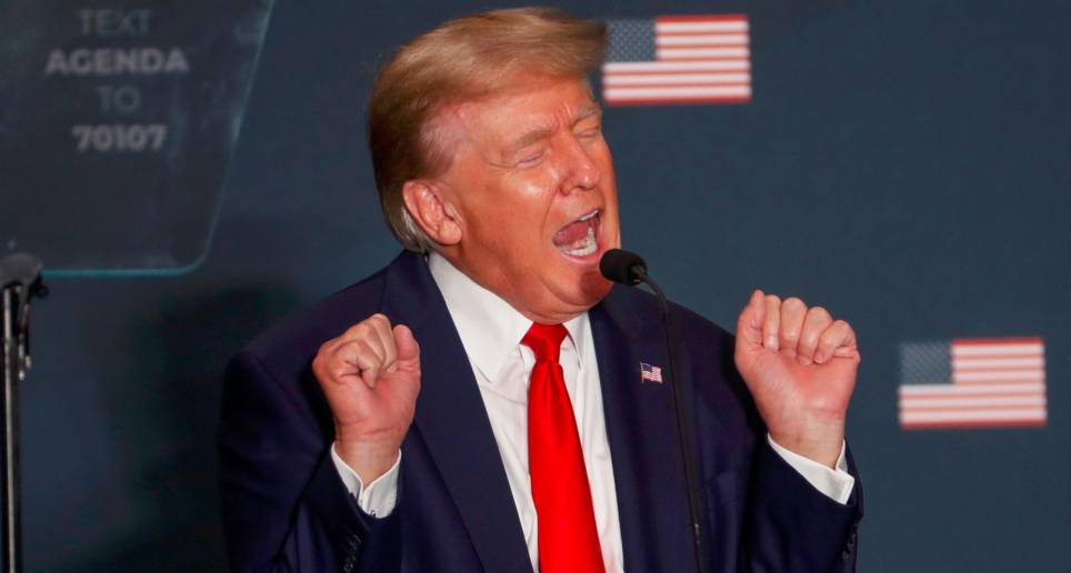 El expresidente de Estados Unidos, Donald Trump, fue llamado a juicio por un presunto delito electoral que habría ocurrido durante su campaña por la Casa Blanca de 2016. FOTO: EFE