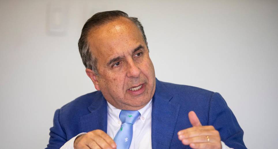 Sobre la situación laboral de los trabajadores de Viva Air, el ministro Reyes explicó que la aerolínea cuenta con los recursos para hacer la liquidación de todos los empleados. Foto: Carlos Velásquez.