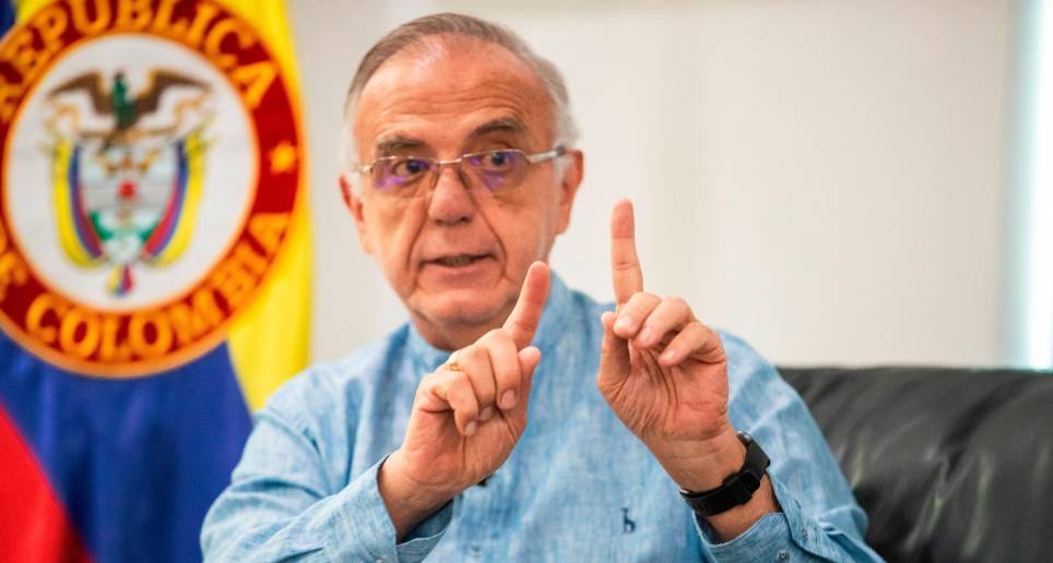 El ministro de Defensa, Iván Velásquez, defendió los relevos que ordenó en la línea de mando de la Fuerza Pública. FOTO Camilo Suárez