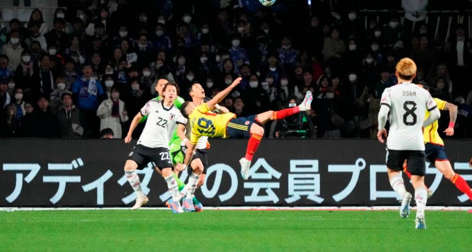 La chilena de Santos Borré ante Japón. FOTO GETTY