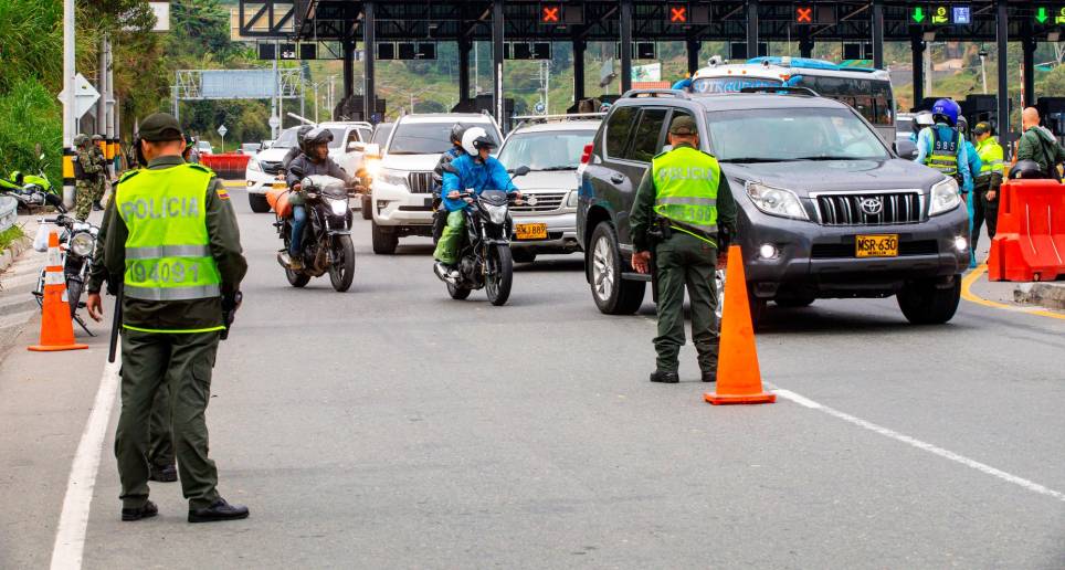 363 conductores fueron sancionados por adelantar en zonas prohibidas de los cuales en su mayoría corresponden a motocicletas, según el Ministerio de Salud. FOTO ESNEYDER GUTIÉRREZ
