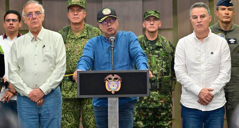 El consejo de seguridad entre el Gobierno nacional, los gobernadores de Antioquia y Córdoba, y las Fuerzas Militares, se llevó a cabo en Montelíbano. FOTO: TOMADA DE TWITTER @infopresidencia