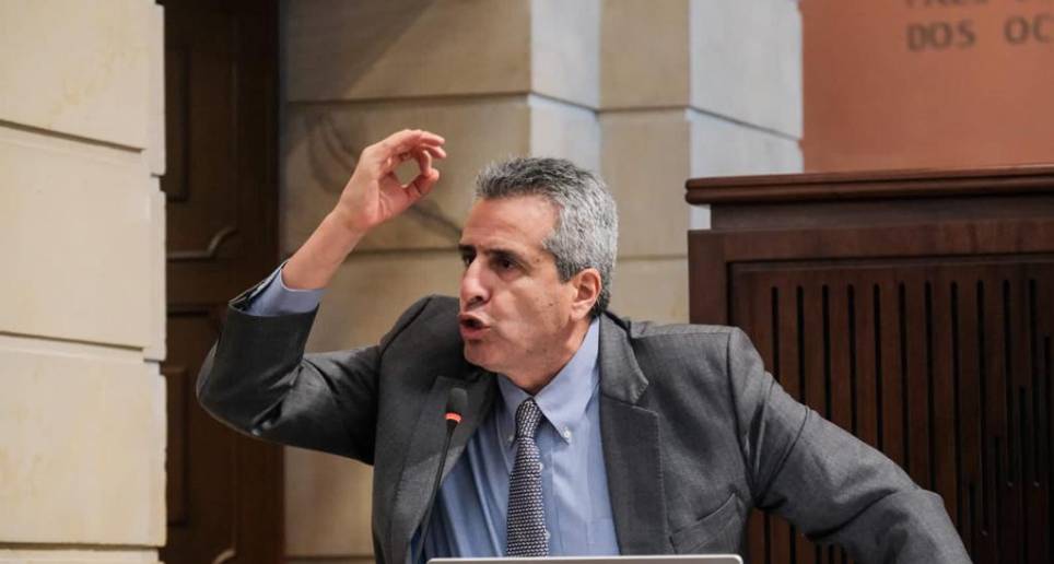 Luis Fernando Velasco, recién posicionado ministro del Interior, será el gobernador ad-hoc de Antioquia para lo relacionado con los puertos del Urabá. FOTO: TWITTER @VELASCOLUISF