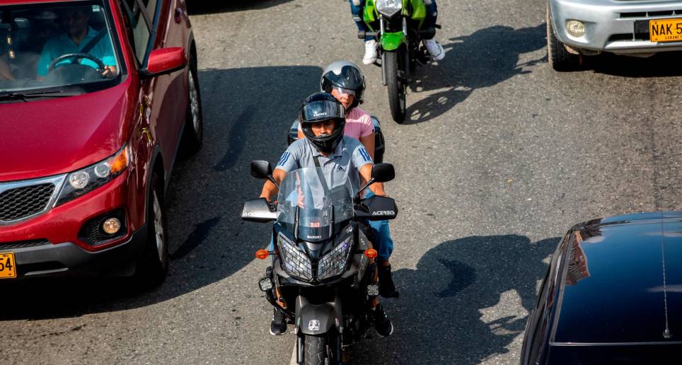 Los colombianos continúan prefiriendo las motocicletas por sus beneficios en ahorro de tiempo y dinero. FOTO Camilo Suárez