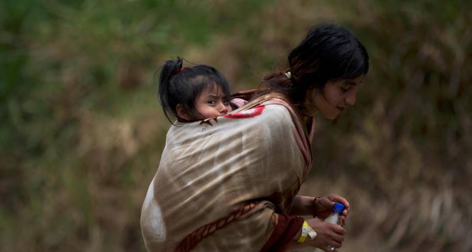 Migrante cruza el Tapón del Darién desde Colombia hacia Panamá. FOTO: Imagen de referencia / EFE
