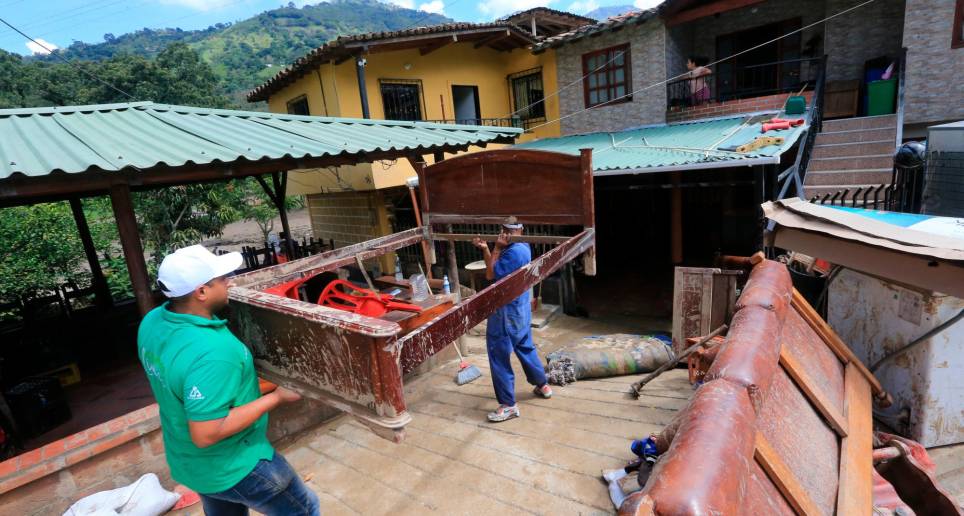 Los habitantes de Girardota, ubicado en el norte del Valle de Aburrá, fueron unos de los más afectados por las lluvias de este fin de semana. FOTO: Esneyder Gutiérrez