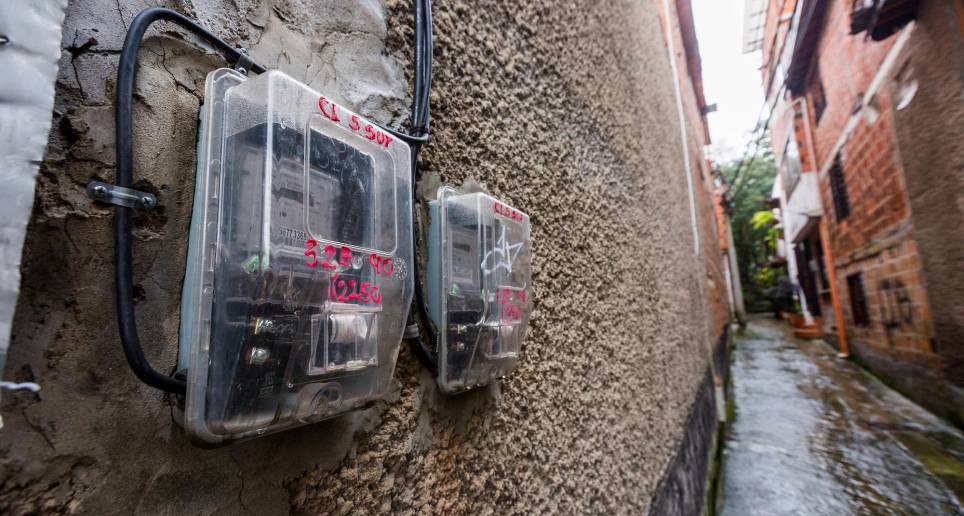 La energía que se consume en Colombia se negocia de dos maneras, una es a través de los contratos de largo plazo y la otra es a través de la bolsa de energía. FOTO Carlos Alberto Velásquez