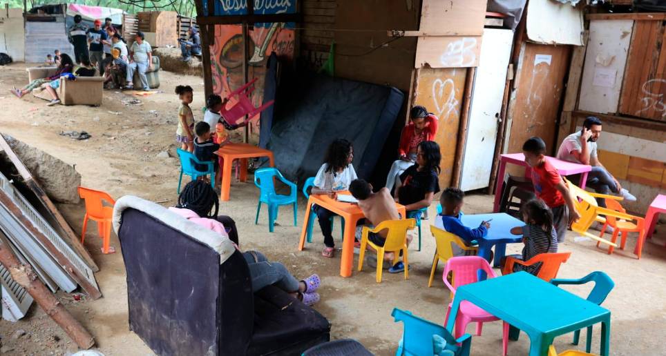 La mayor preocupación tras quedarse sin energía son los 50 niños que viven allí, pues la poca comida que hay para alimentarlos podría descomponerse. FOTOS: MANUEL SALDARRIAGA