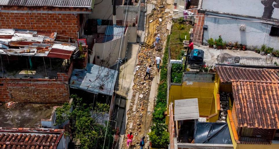 El daño en el sector San Pedro Las Peñitas se extiende por casi 300 metros. Allí, sus 200 residentes están casi confinados. FOTO Camilo Suárez