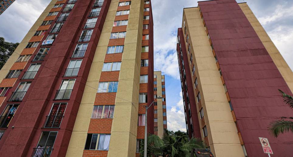 La disputa legal tiene raíces en la estafa que denuncian los propietarios. A la unidad llegaron los primeros habitantes en 2010. El problema estalló en 2013 y repercute hasta el sol de hoy. FOTO manuel saldarriaga