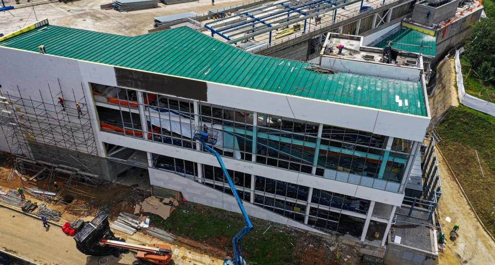 Aspecto de la construcción del supermercado Pricesmart en El Poblado en mayo de 2023. FOTO: MANUEL SALDARRIAGA QUINTERO