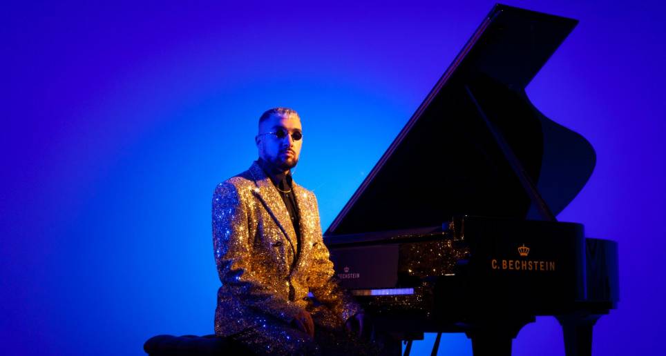 Sofiane Pamart es un pianista francés que se presentará por primera vez en Medellín, pero ya había visitado la ciudad y hasta una canción hizo tras esa visita. FOTO Cortesía