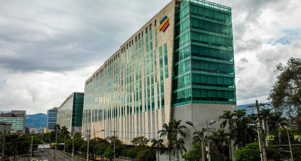 los bancos que registraron mayores utilidades durante el año pasado fueron Bancolombia, Banco de Bogotá y Davivienda, alcanzando ganancias por $6,93 billones, $2,25 billones y $1,14 billones respectivamente. Foto: Carlos Velásquez