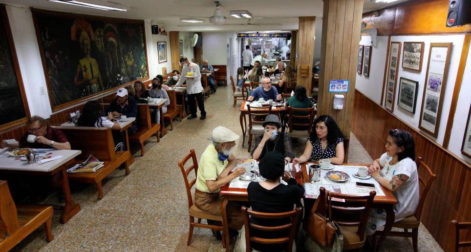 Expendio de bebidas y comida a la mesa fueron los subsectores de servicios con mayor creación de empresas. FOTO Edwin Bustamante