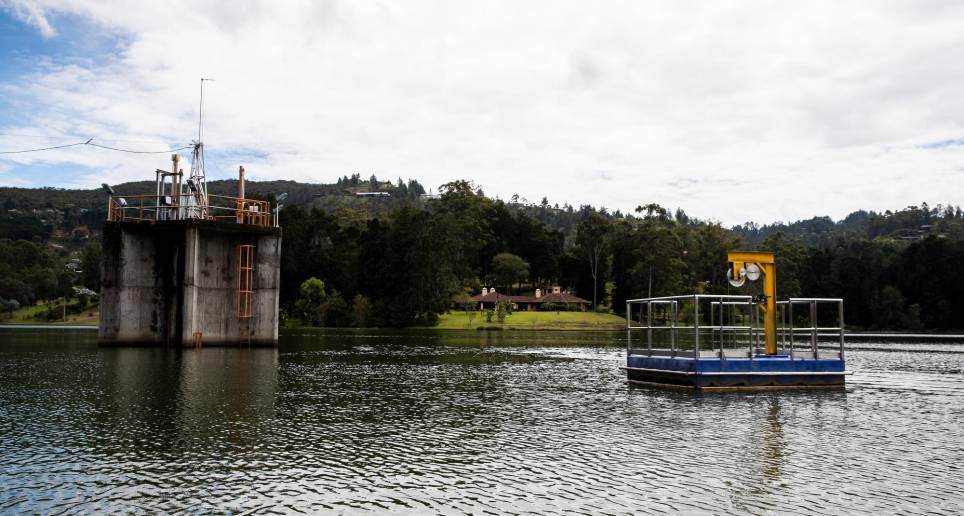 Embalse La Fe, donde se realizó la cuarto y última jornada de trabajos subacuáticos para el cambio de tres compuertas de esta infraestructura que ya habían cumplido su vida útil. FOTO: ARCHIVO EC