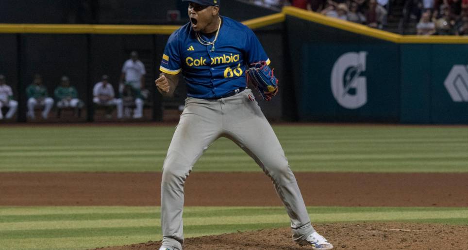 En la imagen aparece celebrando Guillermo Zúñiga, figura de Colombia ante México. FOTO EFE