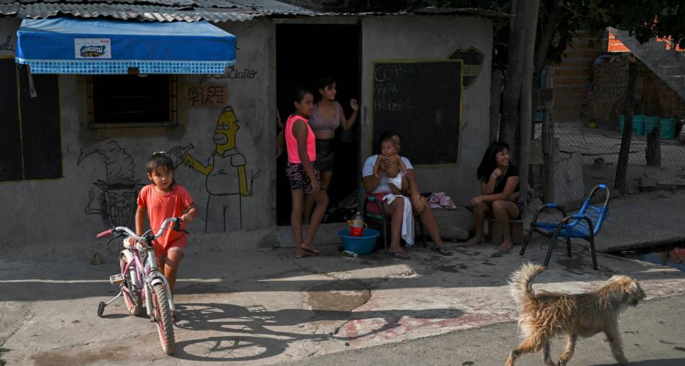 Las calles de Rosario se han militarizado para intentar frenar los constantes ataques entre bandas de narcos. Se hacen operativos todos los días. FOTOS AFP