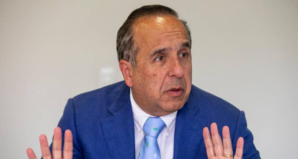 “Las afectaciones de Ultra Air que ocurrieron en días pasados se debieron a la reparación de dos aviones por cuenta de rayos y quizá de animales que se metieron en una turbina, pero eso debió suceder solo un día”, dijo Guillermo Reyes, ministro de Transporte. FOTO Carlos Velásquez 