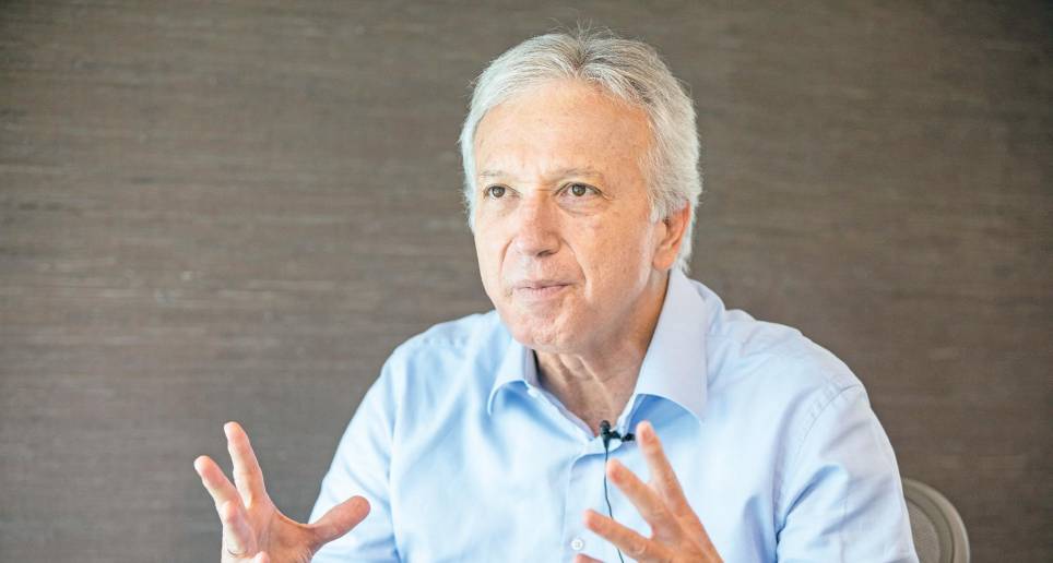Gonzalo Alberto Pérez, presidente de Grupo Sura, holding de inversiones que propondrá pagar como dividendo $1.280 por acción a sus socios. FOTO Camilo Suárez