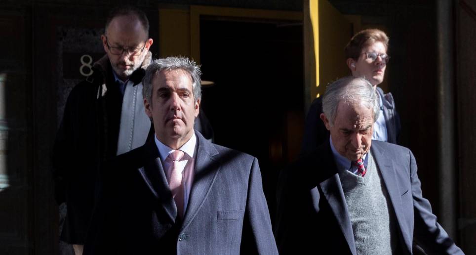 Michael Cohen (izquierda) podría hundir a su exjefe Donald Trump en la corte. FOTO: EFE