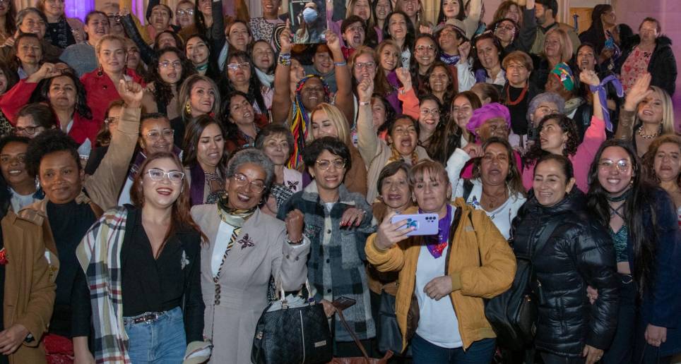 Miles de mujeres representantes de las víctimas de violencia sexual en la Casa de Nariño. FOTO: Presidencia de la Republica 