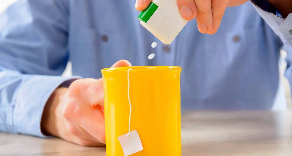 La Administración de Alimentos y Medicamentos (FDA, por sus siglas en inglés) de Estados Unidos considera que consumir 15 o 20 sobres al día de edulcorantes es peligroso para la salud. FOTO: Getty