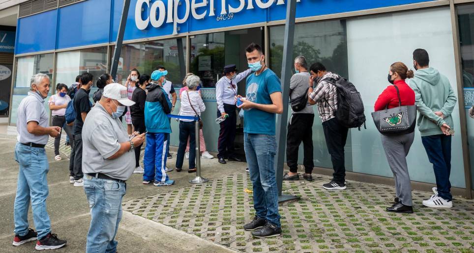 Cerca del 90% de los trabajadores colombianos gana menos de tres salarios mínimos. FOTO jUan Antonio sánchez