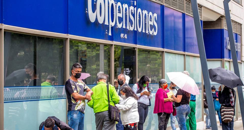 El documento también pide cambiar la edad de pensión según una fórmula que esté atada a la esperanza de vida y que se recalcule cada cinco años, por género. Foto: Juan Antonio Sánchez 