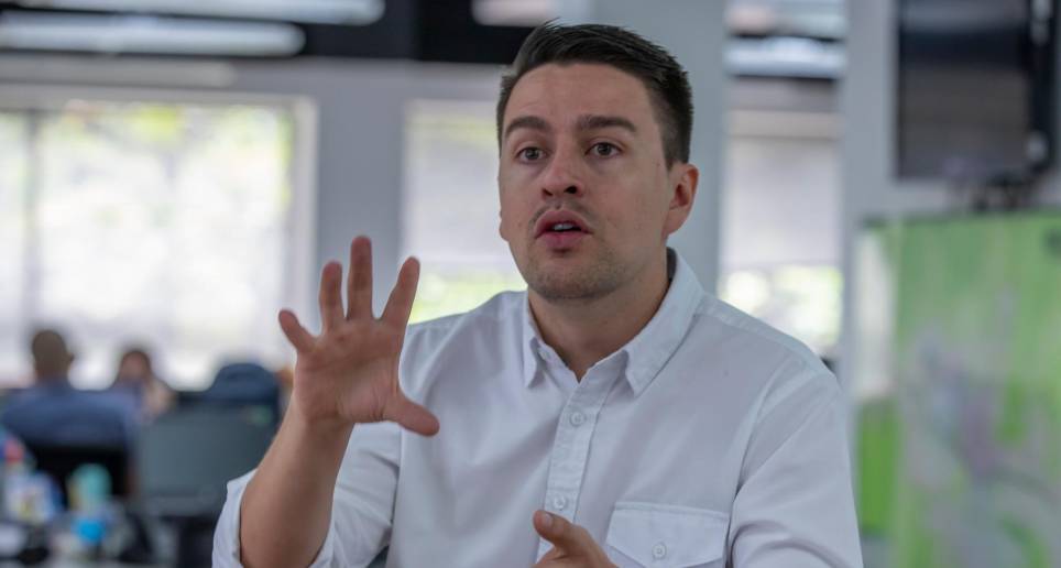 Sergio López es profesional en arquitectura, egresado de la UPB. Antes de llegar a Planeación, era asesor del despacho del alcalde Daniel Quintero. FOTO juan antonio sánchez