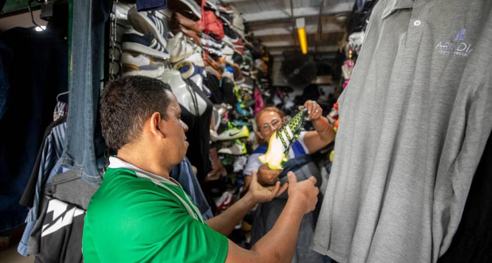 En el último año los precios encarecieron 13,28% en el país y particularmente la ropa para hombre subió 9,45% Y la de mujer 3,62%. FOTO CAMILO SUÁREZ