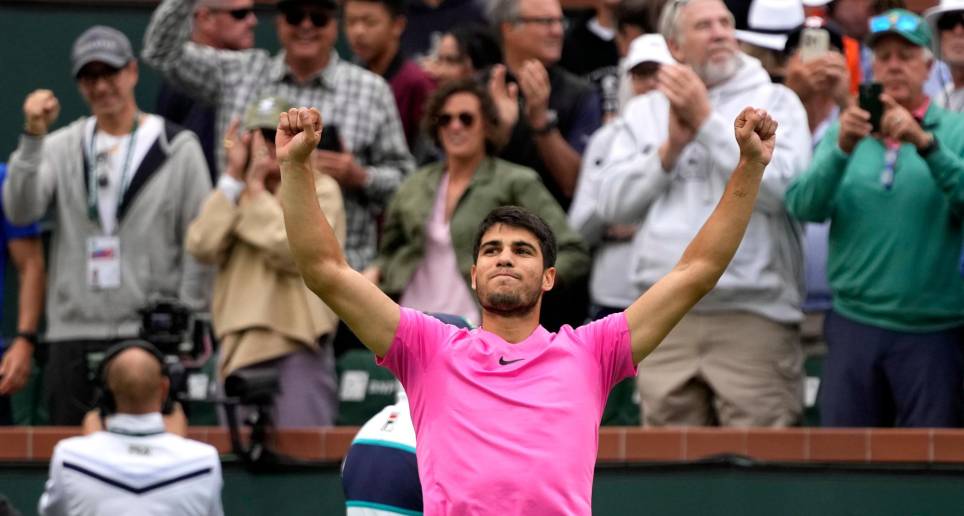 Carlos Alcaraz ha conseguido dos títulos en lo que va de la temporada 2023. El primero fue el Abierto de Buenos Aires y el segundo de Indian Wells. FOTO: EFE