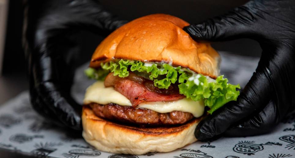 Más de 2.8 millones de hamburguesas se vendieron este 2023 en el Burger Master. Foto: Camilo Suárez Echeverry