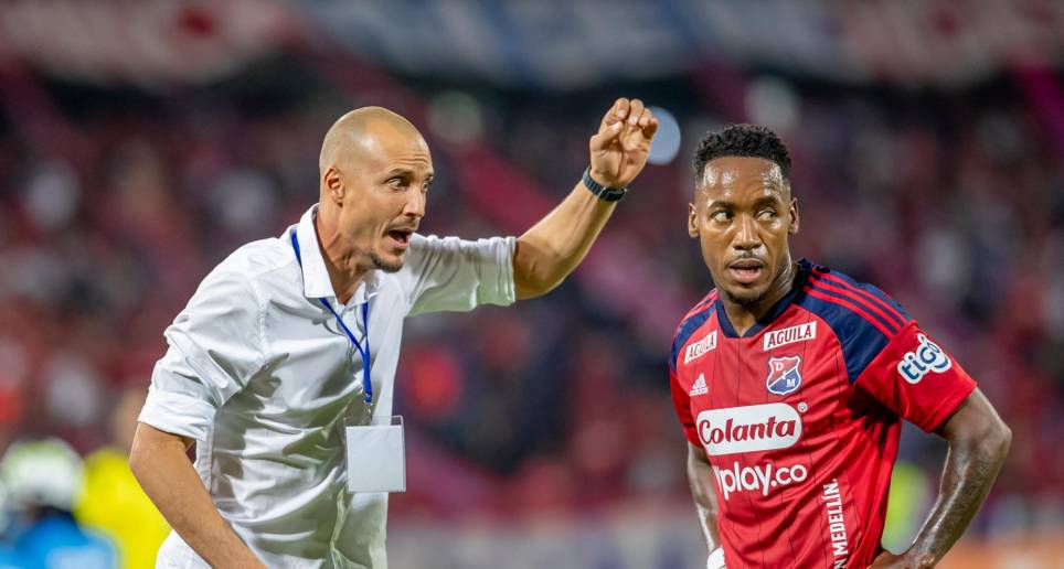 El entrenador David González confió en el trabajo del extremo Ever Valencia, que marcó el gol del triunfo del DIM en el partido ante Jaguares. FOTO: JUAN ANTONIO SÁNCHEZ 